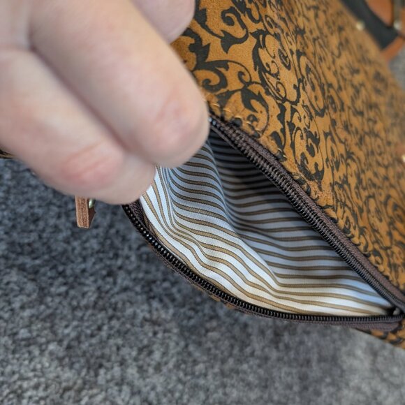 Vaan & Co. Leather Concealed Carry Gun Purse - Picture 3 of 7